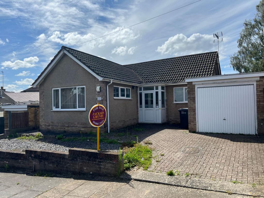 Rushmere Crescent, Rushmere, Northampton NN1 5SA 3 bed detached