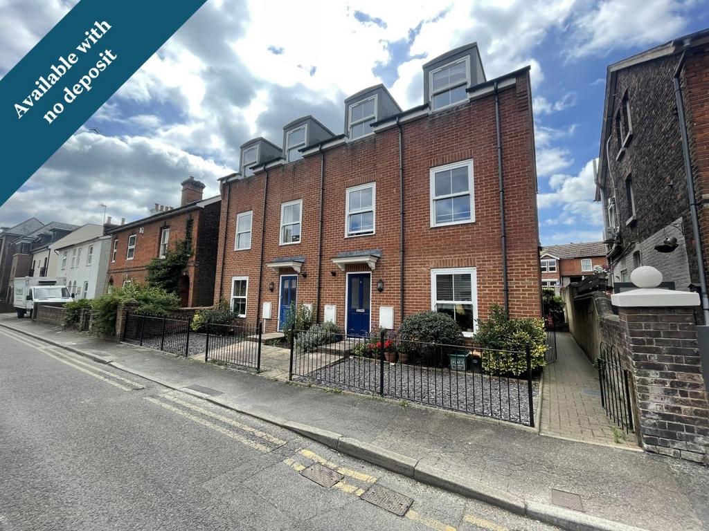 Albert Road Tonbridge TN9 2 bed duplex £1,350 pcm (£312 pw)