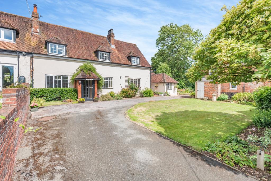 Titchfield Lane, Wickham, Fareham, Hampshire 3 bed semidetached house