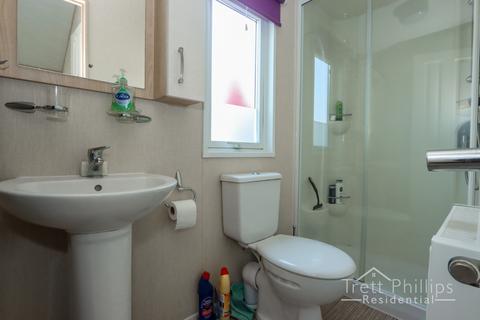 2 bedroom static caravan for sale - Coast Road, Walcott, Norwich, Norfolk, NR12