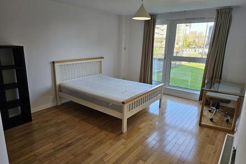 3 bedroom flat to rent, 206T Portland Gardens, Edinburgh, EH6 6NJ