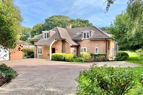 4 bedroom detached house for sale - Manor Road, Milford on Sea, Lymington, Hampshire, SO41