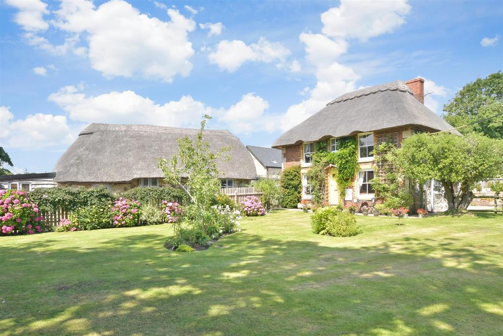 Middleton, Freshwater, Isle of Wight 4 bed detached house for sale £