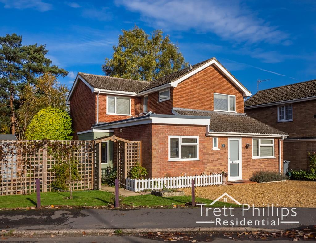 Stuart Road, Aylsham, Norwich, Norfolk, NR11 4 bed detached house for