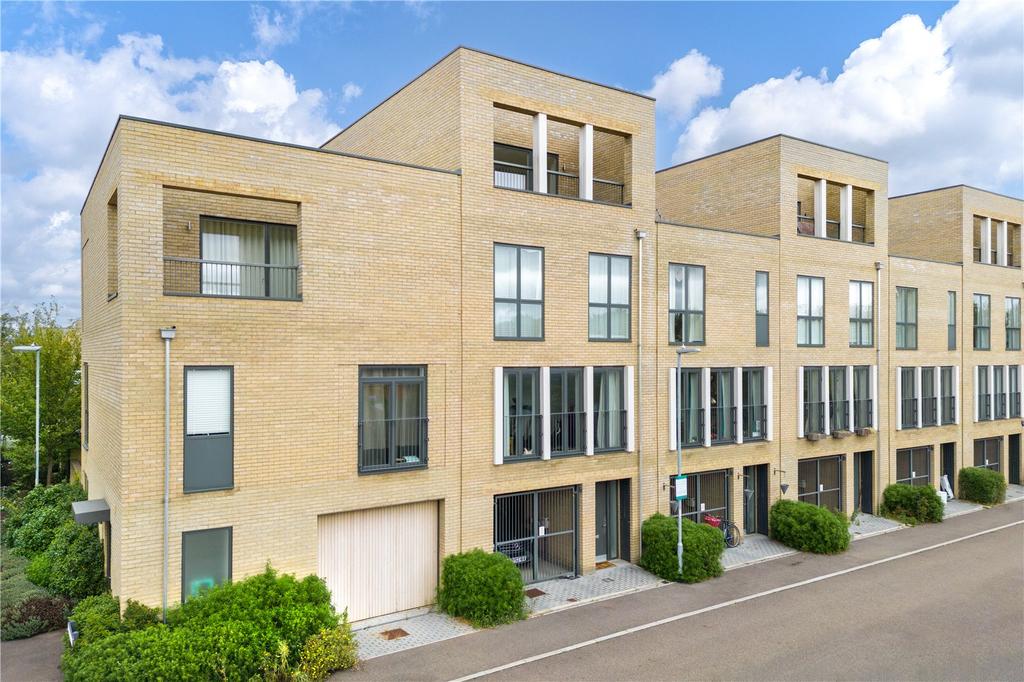 Whitelocks Drive, Trumpington, Cambridge, Cambridgeshire 4 bed terraced