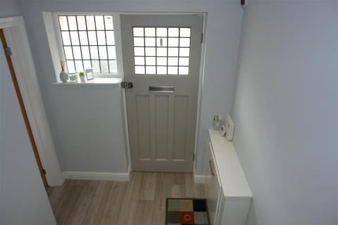 3 Thatch Leach, Chadderton, Oldham, OL9 9QX