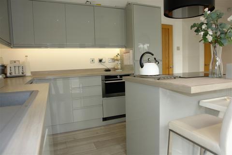3 Thatch Leach, Chadderton, Oldham, OL9 9QX