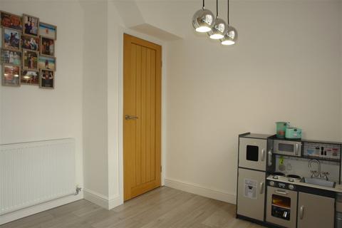 3 Thatch Leach, Chadderton, Oldham, OL9 9QX
