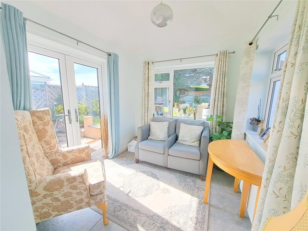 Water Royd Avenue, Mirfield, West Yorkshire, WF14 2 bed bungalow for
