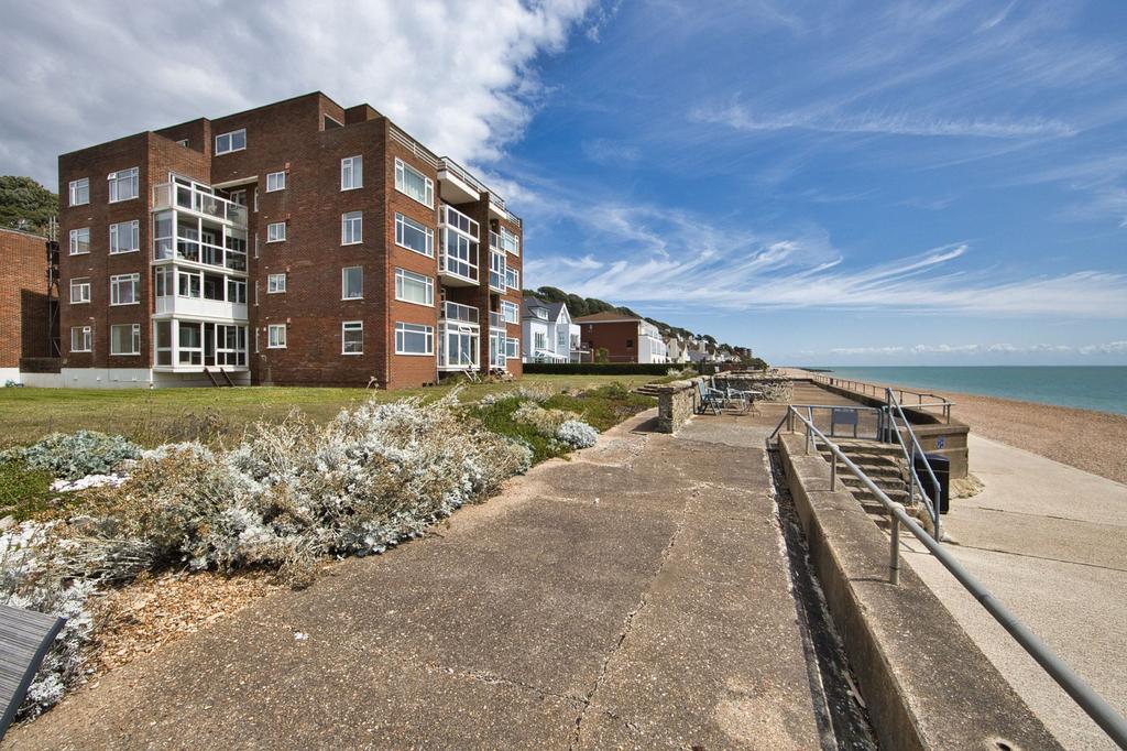 The Riviera, Sandgate, CT20 2 bed apartment for sale £295,000