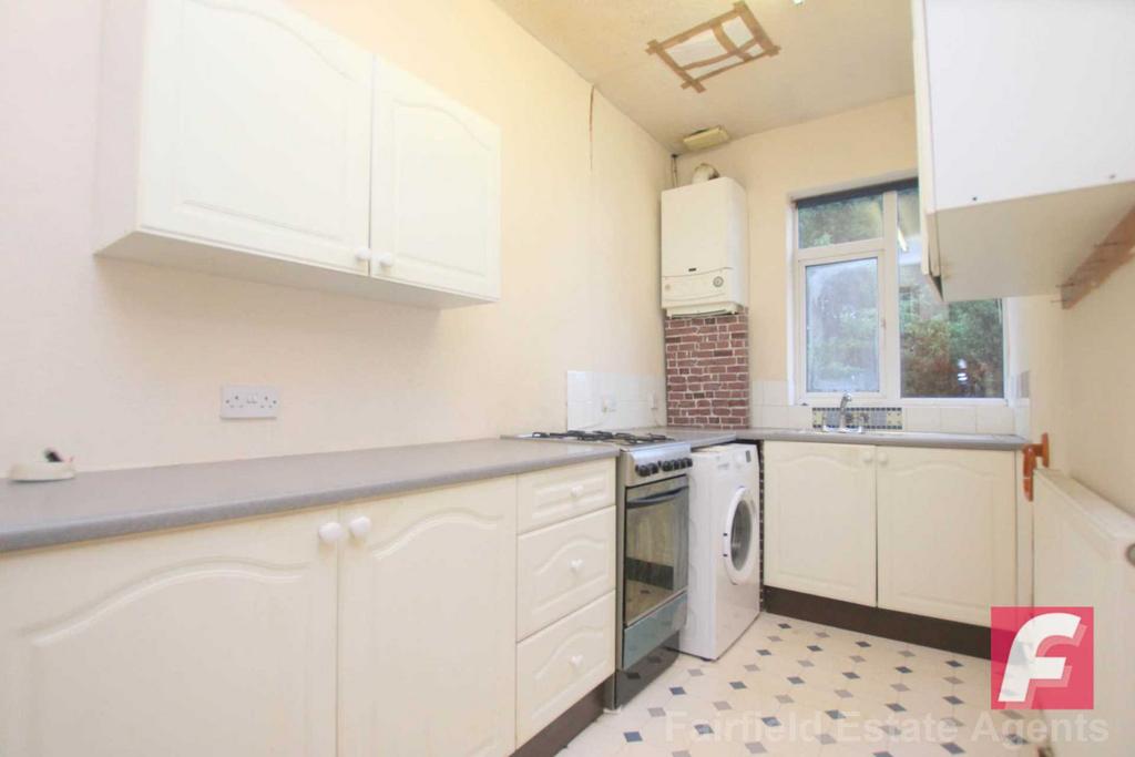 Tudor Avenue, North Watford 2 bed flat for sale £190,000