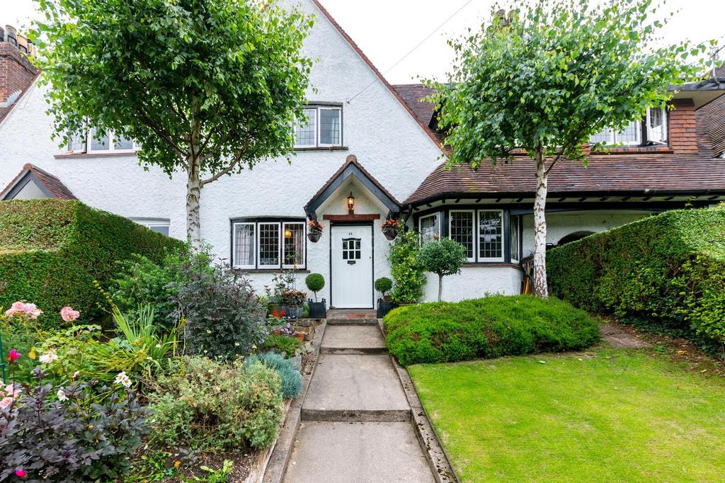 Garden Suburbs, Pontywaun, Cross Keys, Newport. NP11 7GD 3 bed terraced