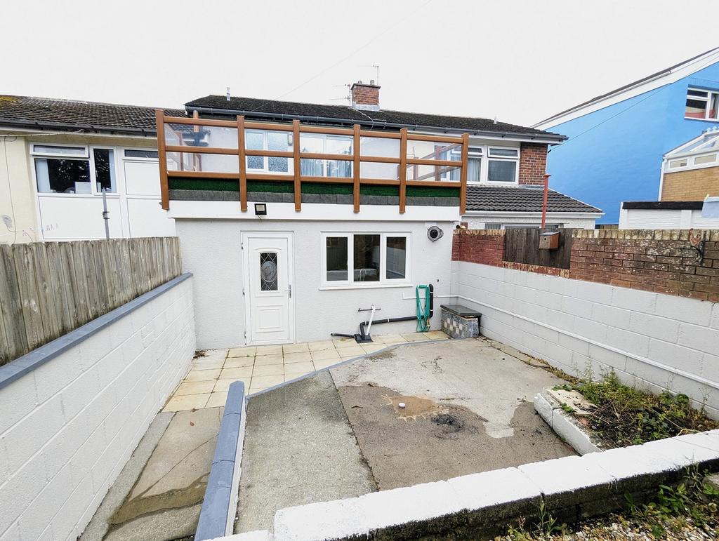 Heol Drindod, Johnstown, Carmarthen, Carmarthenshire. 3 bed terraced