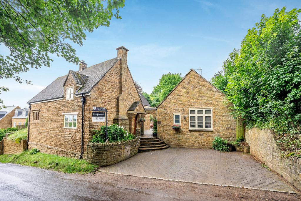 Millers Lane, Banbury, OX15 4 bed detached house £950,000