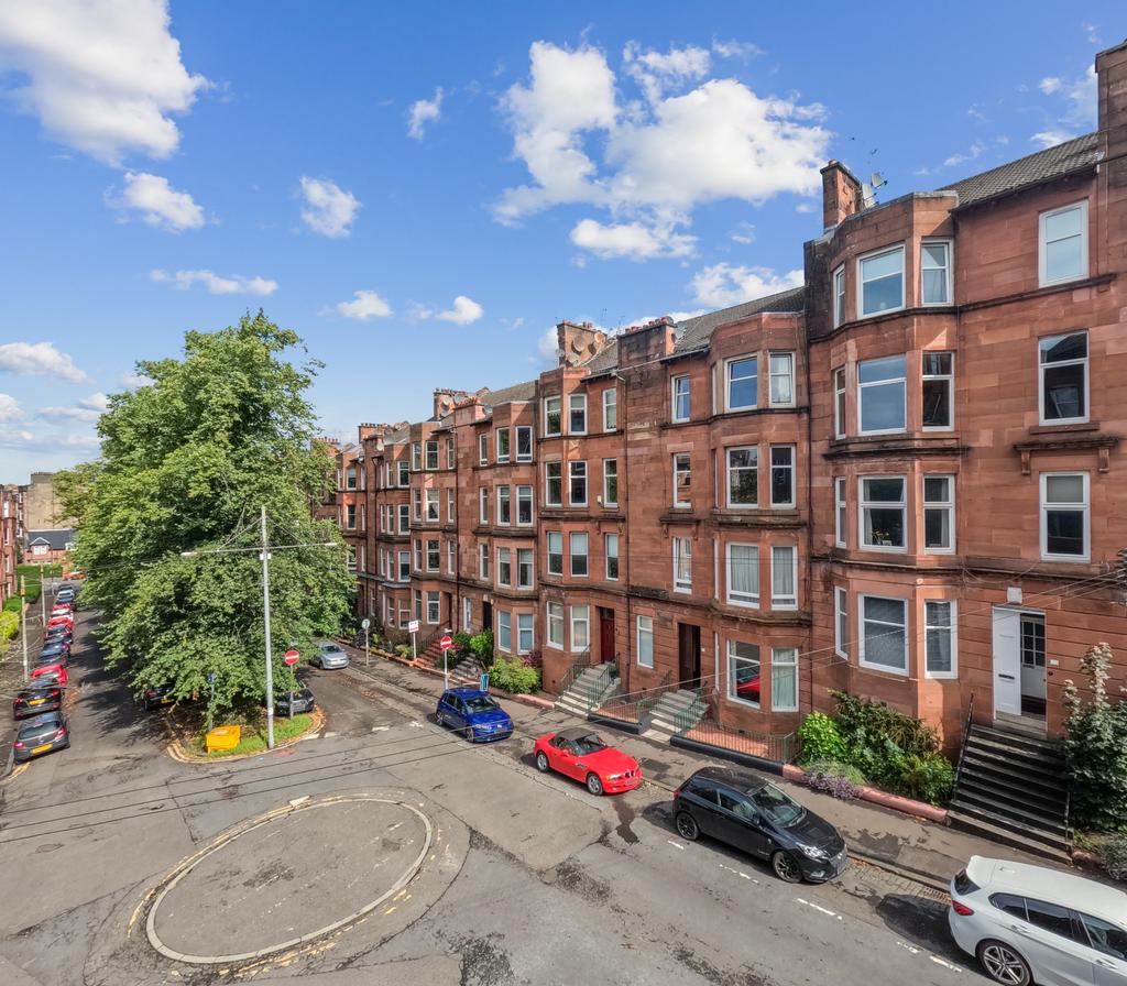 Edgemont Street, Flat 3/1, Shawlands, Glasgow, G41 3EJ 1 bed flat for