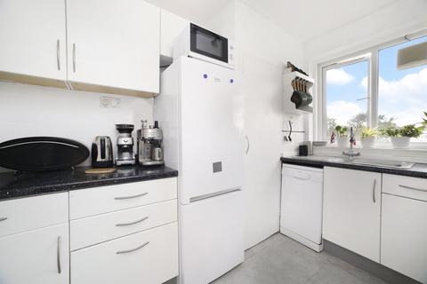 3 bedroom flat to rent, Innes Gardens, SW15