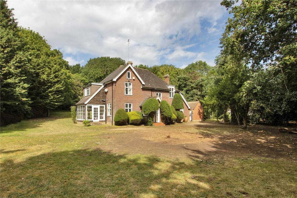 Valley Road, Fawkham, Longfield, Kent, DA3 3 bed detached house for