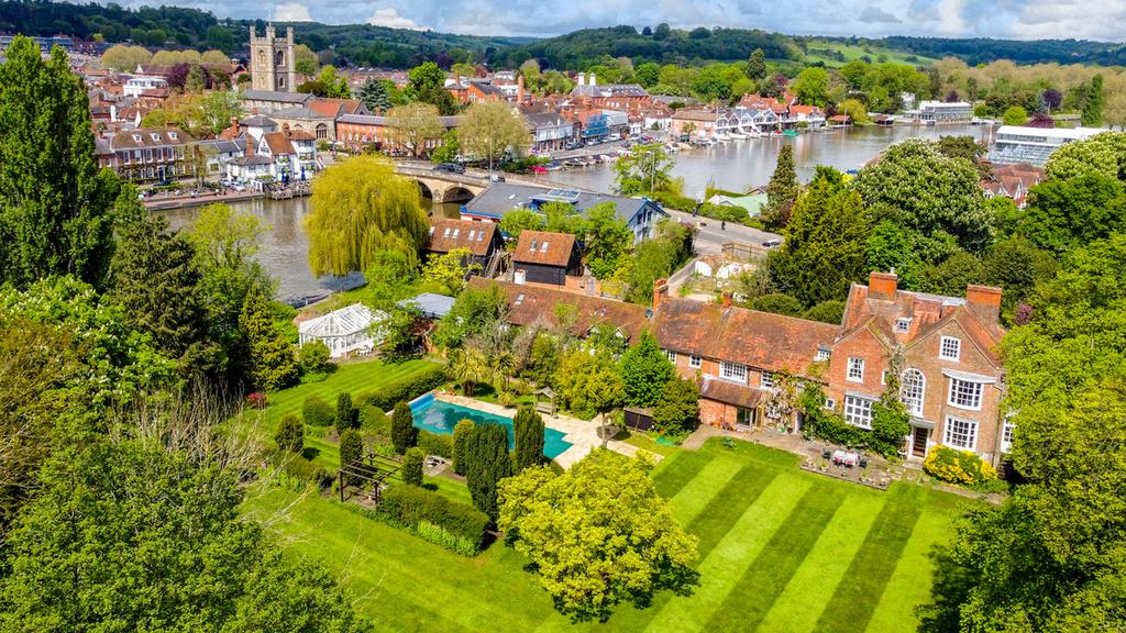 Henley Bridge, Henleyonthames, RG9 10 bed country house for sale £