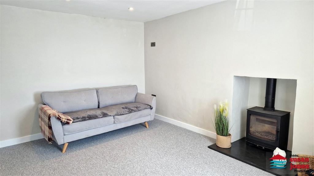 Abererch Road, Pwllheli LL53 2 bed terraced house £167,500