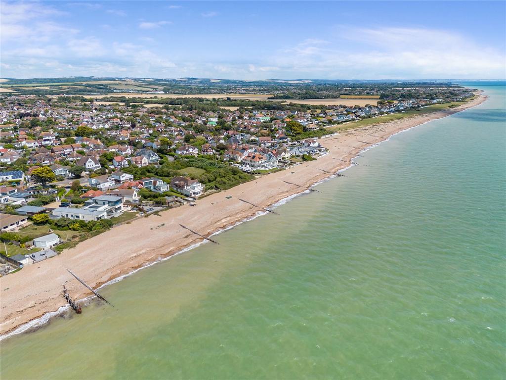 South Strand, East Preston, Littlehampton, West Sussex, BN16 4 bed detached house for sale £