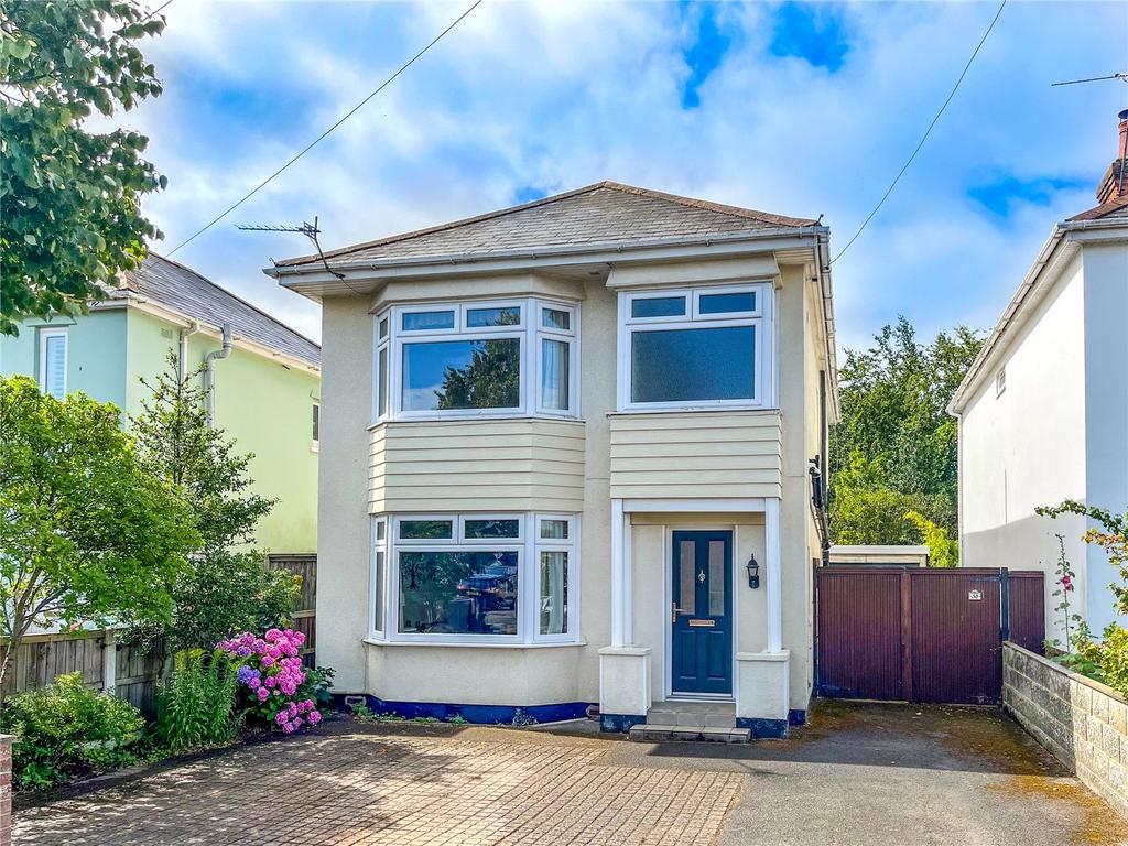Kings Avenue, Christchurch, BH23 5 bed detached house for sale £630,000