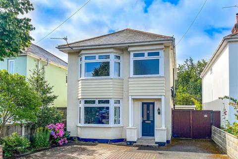 4 bedroom detached house for sale, Kings Avenue, Christchurch, BH23