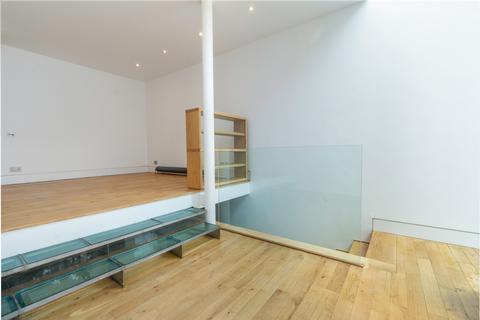 3 bedroom end of terrace house to rent, Corsica Street, London, N5