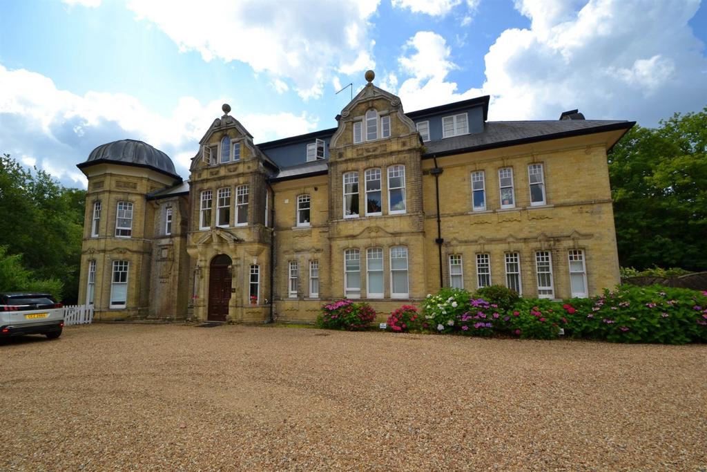 Fordingbridge 2 bed flat for sale £315,000