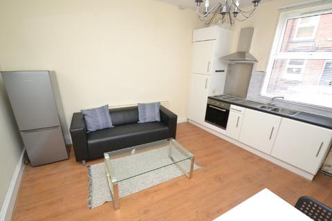 2 bedroom end of terrace house to rent, Kelsall Avenue, Hyde Park, Leeds, LS6