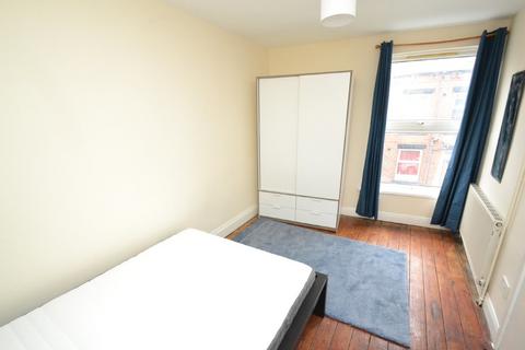 2 bedroom end of terrace house to rent, Kelsall Avenue, Hyde Park, Leeds, LS6