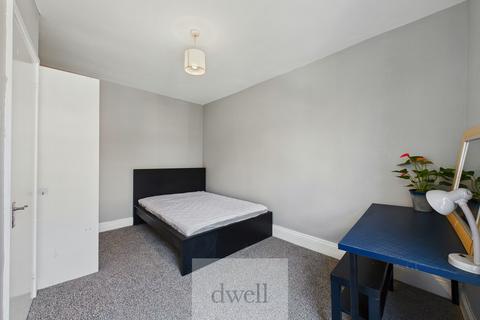2 bedroom end of terrace house to rent, Kelsall Avenue, Hyde Park, Leeds, LS6