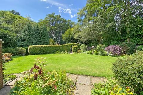 155 Hookstone Road, Harrogate, HG2 8QH
