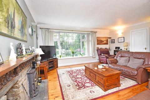 155 Hookstone Road, Harrogate, HG2 8QH
