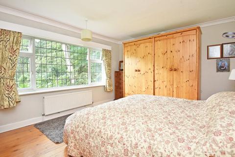 155 Hookstone Road, Harrogate, HG2 8QH