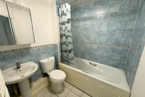 1 bedroom ground floor flat to rent, East India Way, East Croydon