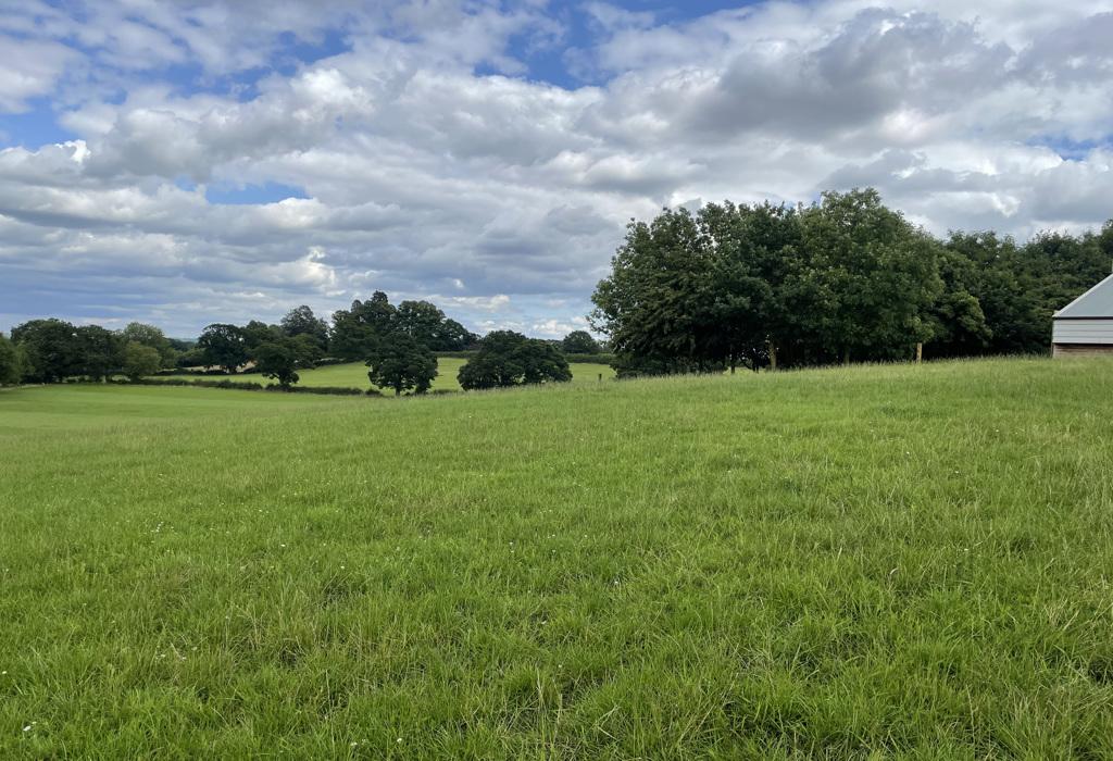 The Hen House, Taynton, Gloucestershire 4 bed property with land for