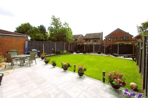 3 bedroom detached house for sale - Park Hall Crescent