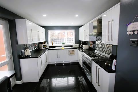 3 bedroom detached house for sale - Park Hall Crescent