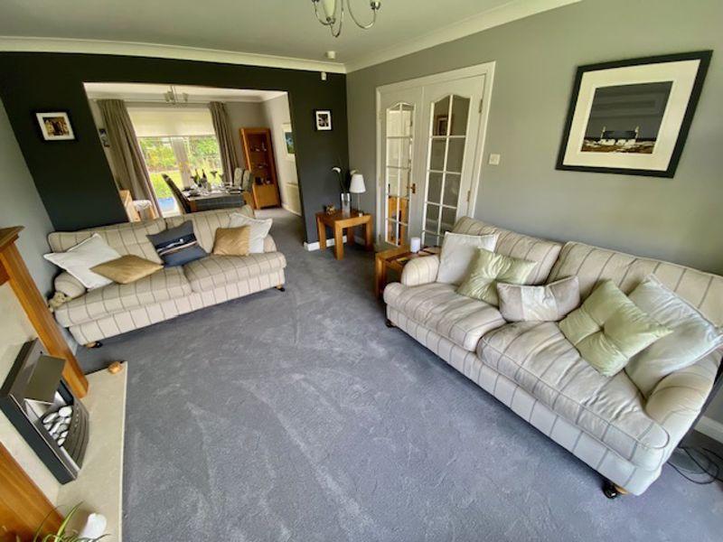 Lounge/dining room