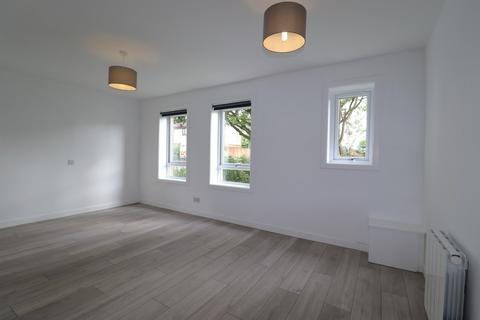 Studio to rent, Limebank Park, East Calder