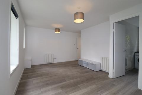 Studio to rent, Limebank Park, East Calder