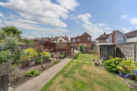 38 Bourne Road, Godalming, GU7 3NL