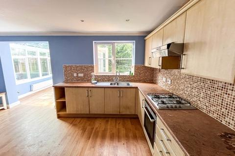 14 Hayling Close, Bury, BL8 1GS