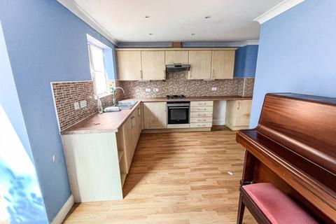 14 Hayling Close, Bury, BL8 1GS