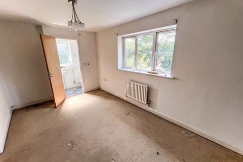 14 Hayling Close, Bury, BL8 1GS