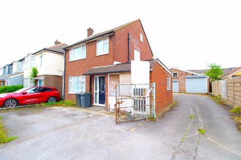 4 bedroom detached house for sale, INVESTMENT OPPORTUNITY on Linden Road, Luton