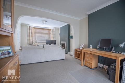 578 Charminster Road, Bournemouth, BH8 9SL