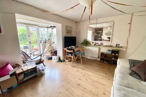 2 Halfmoon Court, Buckfastleigh, TQ11 0GA