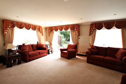 4 bedroom detached house for sale, Links View Close, Stanmore, HA7