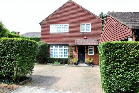 4 bedroom detached house for sale, Links View Close, Stanmore, HA7